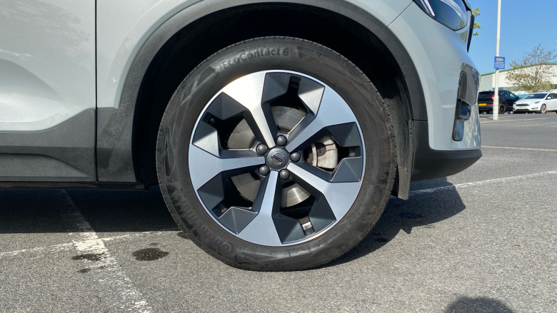 Volvo XC40 2.0 B4P Plus Dark 5dr Auto Petrol Estate